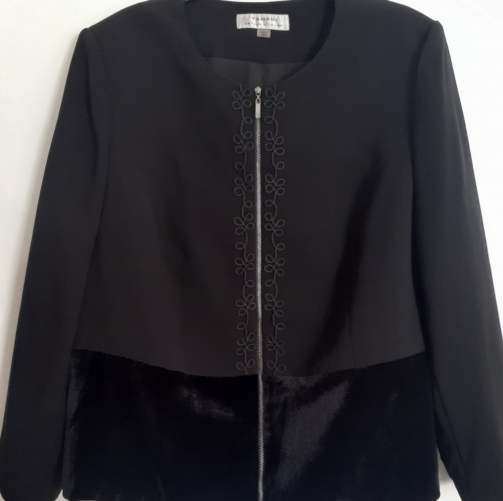 Tahari Arthur S Levine Women Suit Jacket Blazer Size 18W with Embroidered Accent